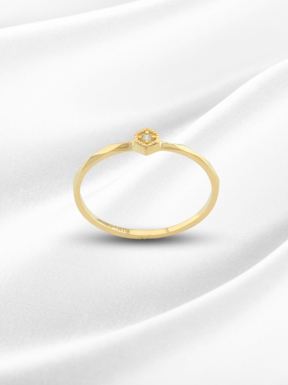 14 Ayar Altın Tektaş Minimal Yüzük