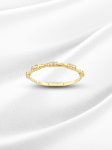 14 Ayar Altın Kesim Detaylı Taşlı Yüzük