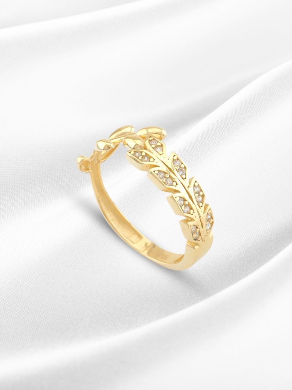 14 Ayar Altın Taşlı Yaprak Yüzük